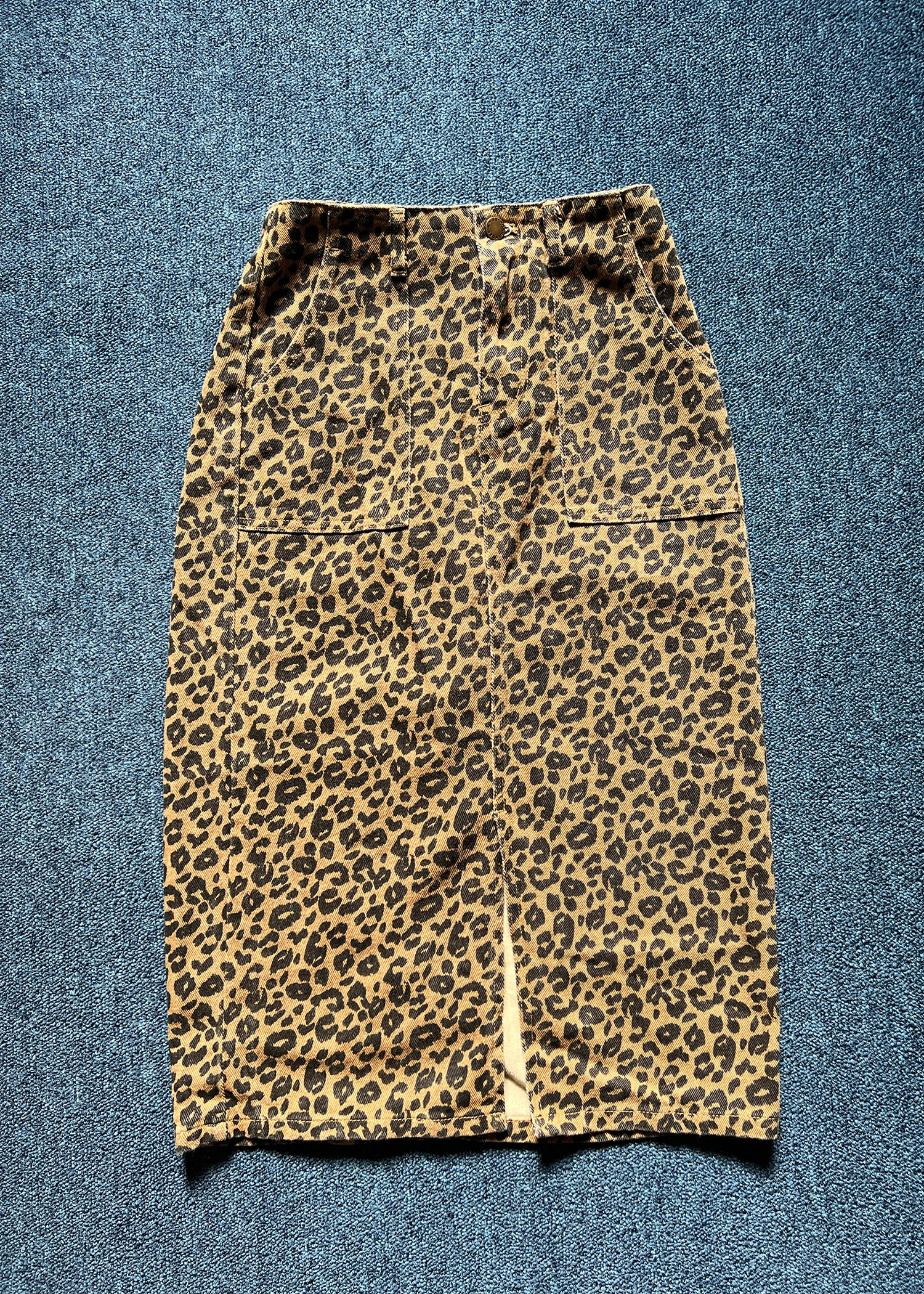 retro girl leopard skirts