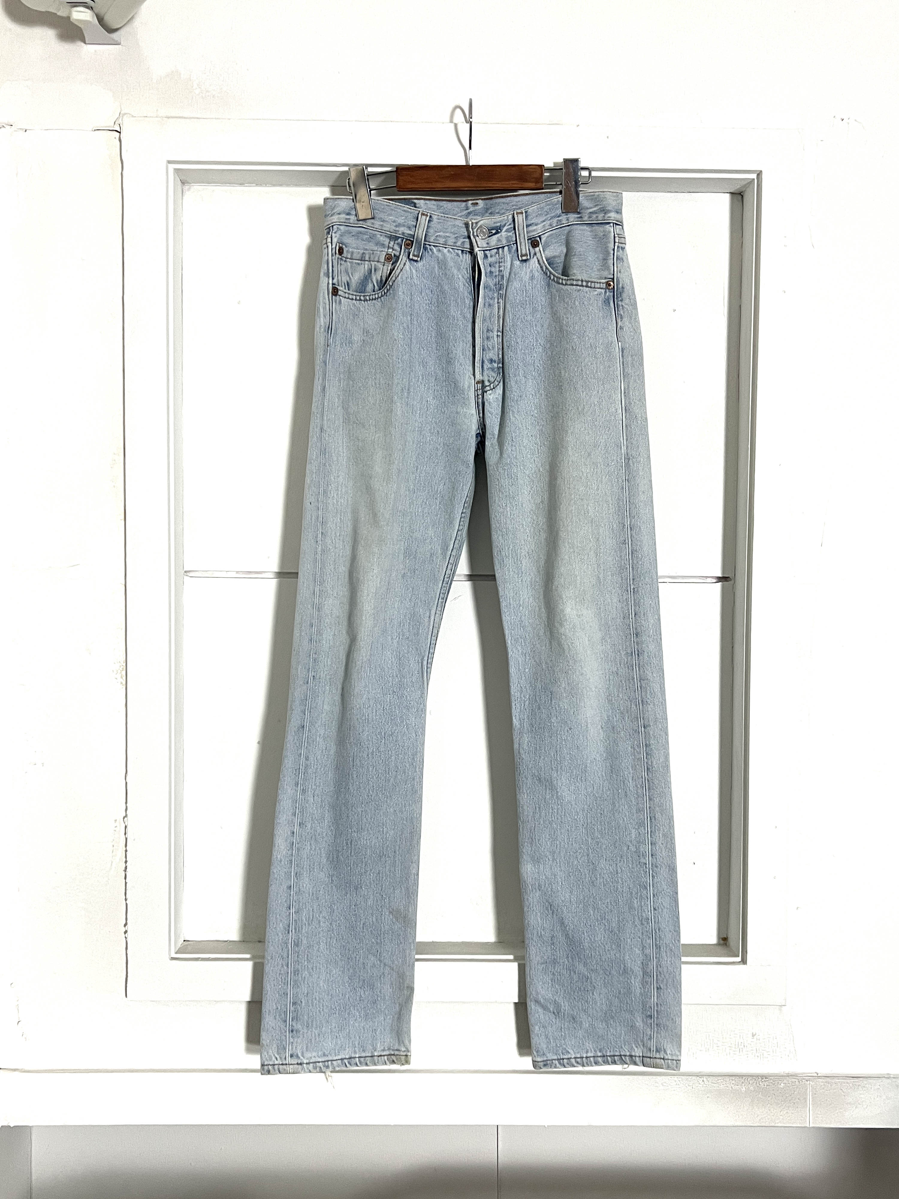 90s Levis 501 jean ( made in USA )