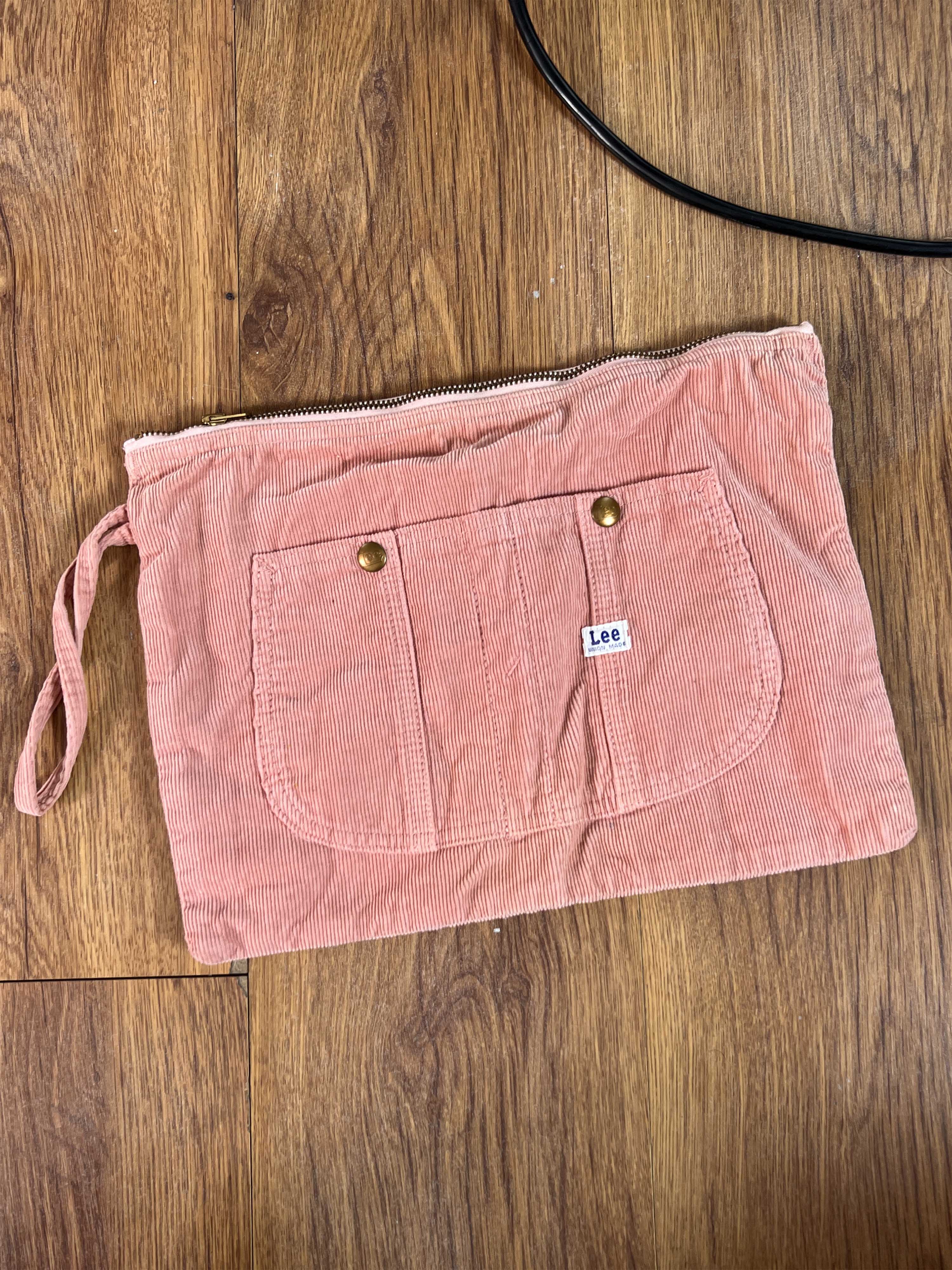 Lee pink corduroy pouch