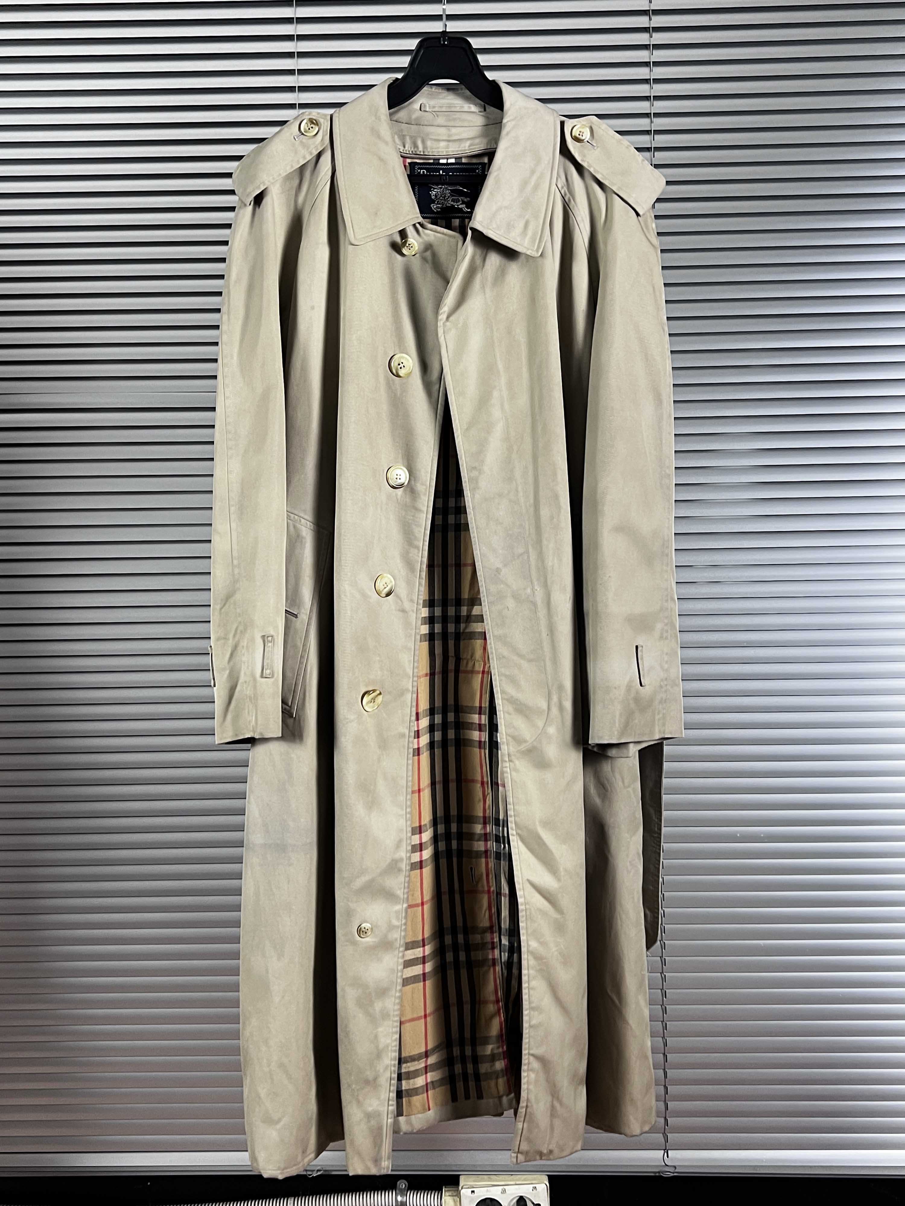 Old Burbeery&#039;s trench coat