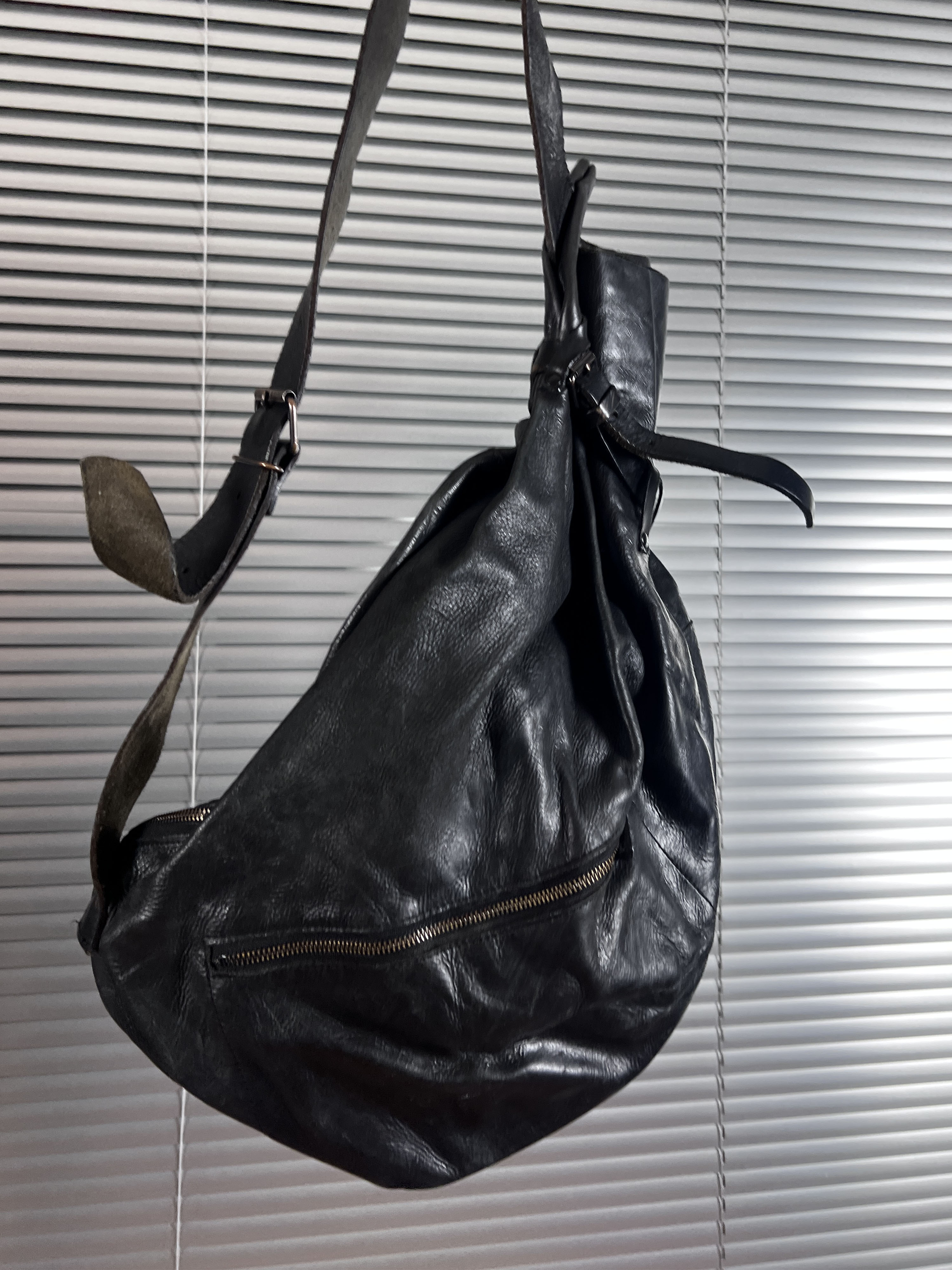 BAGGYPORT leather sling bag